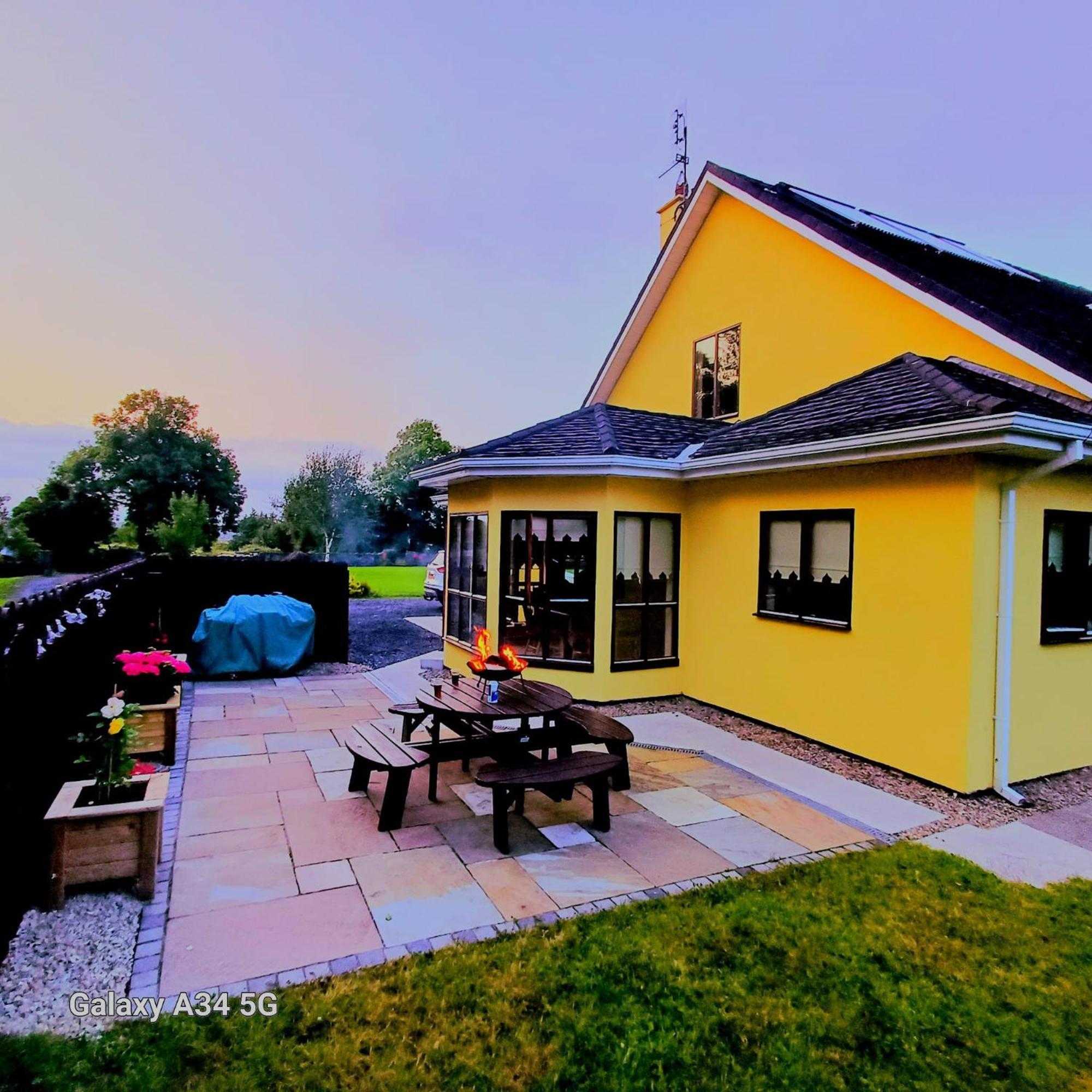 Yellow House Westport Kültér fotó